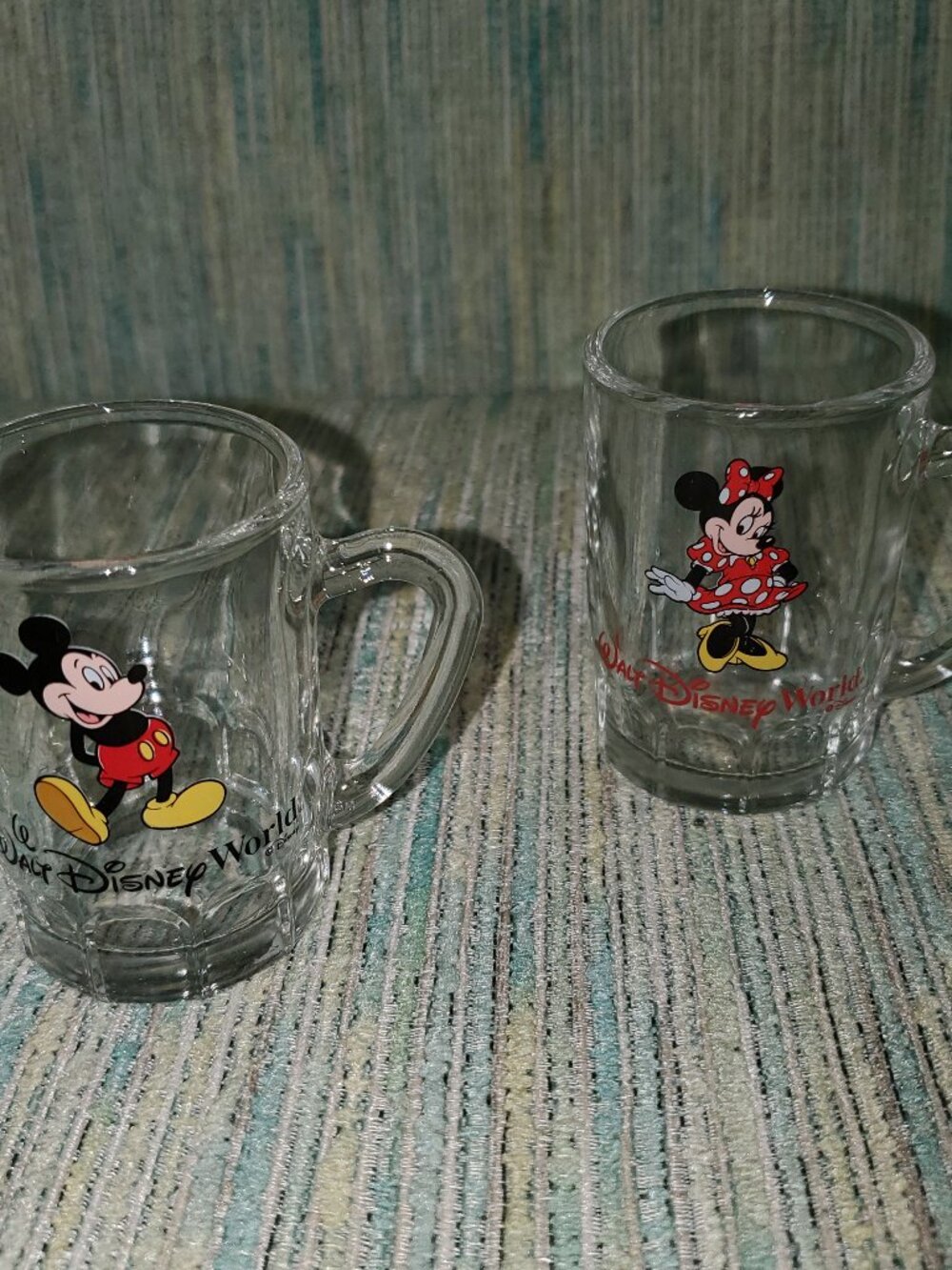 SET OF 2 WALT DISNEY WORLD MICKEY/MINNIE GLASS CUPS